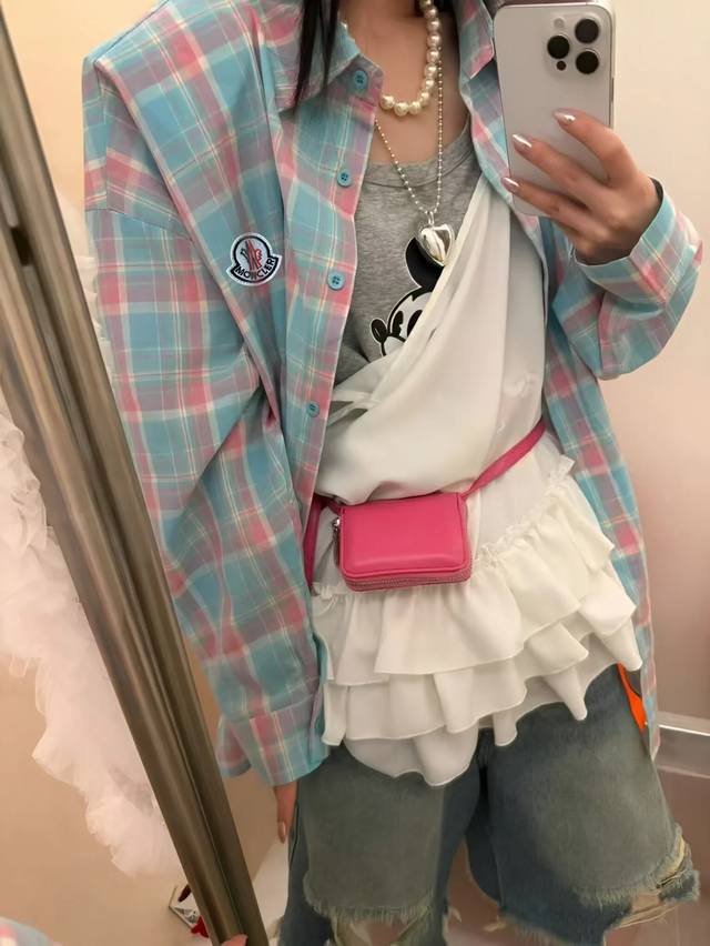 蒙口25Ss新款糖果色蓝格子纽扣防晒衬衫 好像懂韩女的氛围了真的松弛感满满 今日Outfit Check一下 防晒和显白效果也是满分 麻料质感超级好哇不允许你们