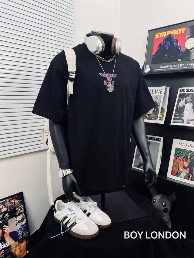 Boy London25霓虹光翼天使大翅膀情侣短袖Tee男女同款 超高版本 经典图案设计 立体外凸印花 天使环绕翅膀英文Logo吸睛有型！面料由品牌面料商直接供