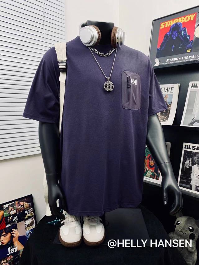Helly Hansen Hh25高版本户外登山徒步运动速干休闲短袖T恤 不得不推荐一款非常受欢迎的硬货！三标齐全 面料有型 更有质感 口袋半拉链设计相当有品质