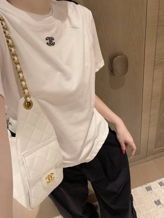 Chanel香奈儿小香双C刺绣背心短袖两件套套装 款号：25670606562 颜色：蓝色 白色 尺码：Sml S码80-95斤 M码95- 斤 L码 -125