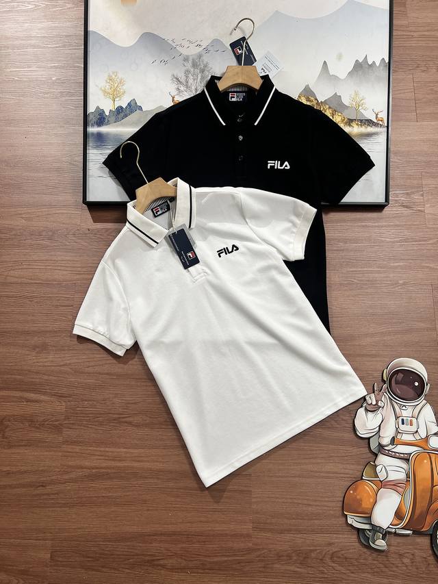 Fl再掀起狂潮，条纹领设计的加入更是让其显得大方得体， 特殊定制面料出货 最新水洗珠地面面料，轻薄透气吸汗 领部的螺纹配色和高密紧致挺拔 上身效果非常好， 面料