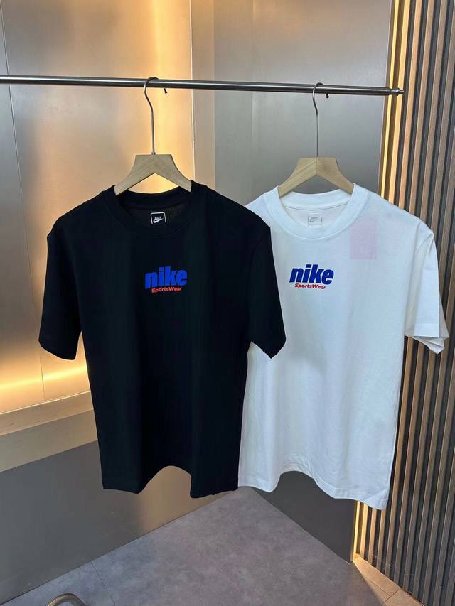 Nike 耐克 Nk 印花情侣短袖T恤 小红书热门爆款，明星网红同款穿搭，男女日常通勤穿搭必备单品！ 高品质260克高克重双纱面料，亲肤透气不起球，印花采用进口