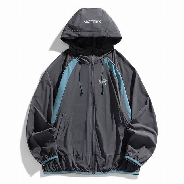 供 Arc'teryx 始祖鸟夏季全天候户外运动出行旅游爬山轻量化连帽防晒衣皮肤衣！ 这款不仅仅是防晒那么肤浅 高品质面料！手感柔滑！上身效果舒适透气！！ 优质