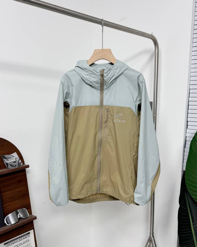 供 ‘ 始祖鸟 Squamish男女同款Hoody防晒衣皮肤衣风壳透气防风 1始祖鸟25年夏季新品情侣款跑步系列运动健身夜跑夏季透气梭织上衣外套 机能薄型夹克小