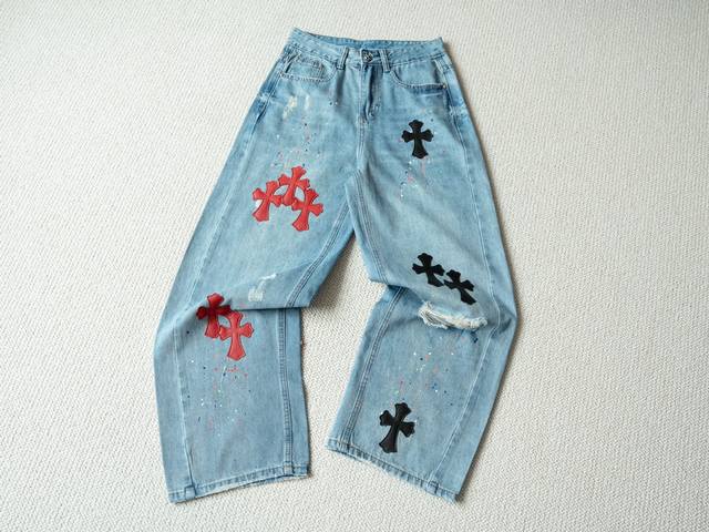 顶配牛仔裤 Chrome Hearts 25F W 牛仔十字架黑红皮标直筒男士牛仔裤 货号：2073 - 颜色：牛仔蓝色 - 尺码：Xs S M L Xl 尺寸
