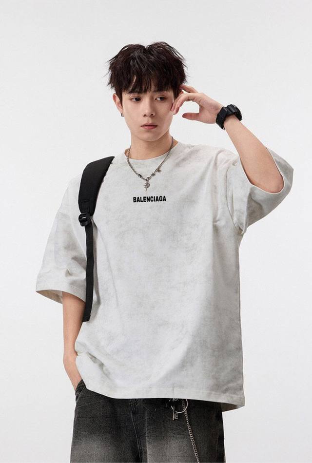 新款巴黎世家Balenciaga 扎染插肩撞色拼接Ins 领口螺纹针织情侣同款宽松落肩短袖T恤 面料: 300G重磅纯棉新疆长绒棉 采用特定重磅32S精棉平纹针