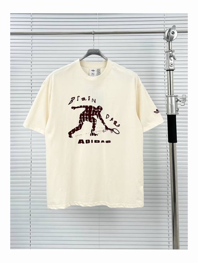 阿迪脑死亡植绒短袖 米白色S-Xl Adidas Originals X Brain Dead脑死亡联名款 Ss25 Flocked-Logo植绒图案绣花字母圆