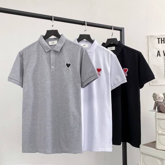 Ami Paris 经典大A爱心刺绣标三色Polo短袖T恤重磅上新 高品质专柜款翻领Polo面料采用高端采用双纱爽滑棉！丝滑柔顺！不变形，不起球！ 大厂缝制规整