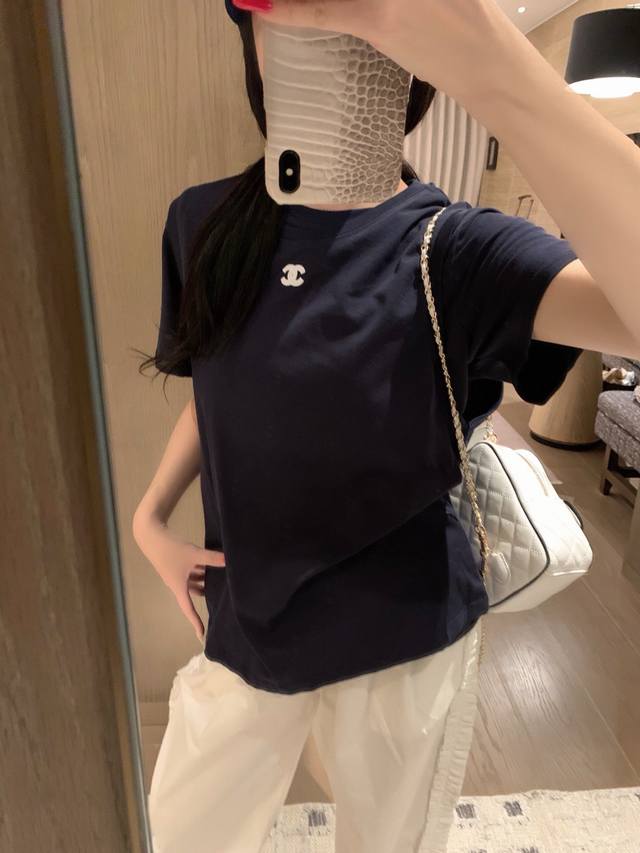 上新 Chane* 小香 中古订制刺绣Logo双C标短袖背心两件套 颜色：蓝色 白色 码数：S M L见尾图