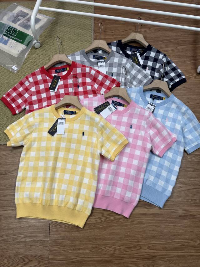 顶级品质 全年不下架 拉夫劳伦Ralph Lauren格子提花基础小马刺绣Logo针织圆领短袖 这两年拉夫劳伦风好大！衣服审美真的有大大提高格子拼接就很好看，搭