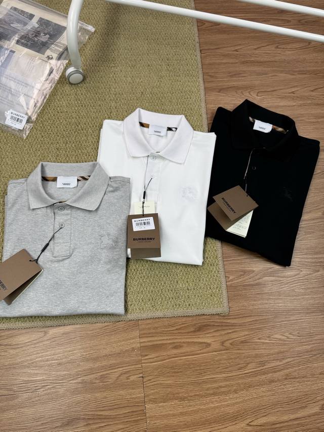 细节图 Burberry巴宝莉2025新款男女翻领刺绣Logo休闲短袖Polo衫。 一如既往的硬货，爆款海外版朋友们，胸前战马刺绣，低调的奢华！高端大气的做工等