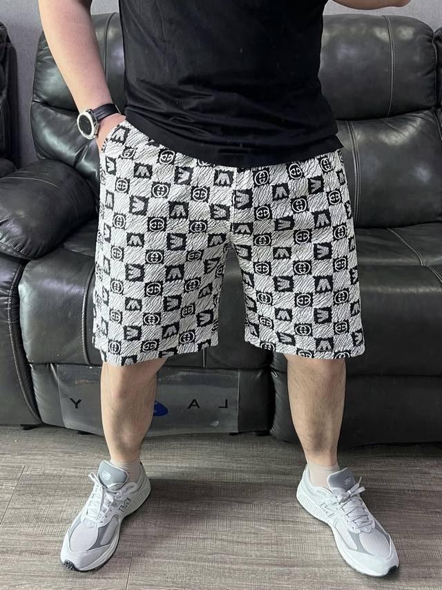 专柜新品短裤！ 人气爆款！Armani 阿玛尼&古驰 Gucci联名款新品水墨提花泡泡纱短裤！恒隆在售千元级，款号：1018 阿玛尼&古驰家今年最新研发泡泡纱梭