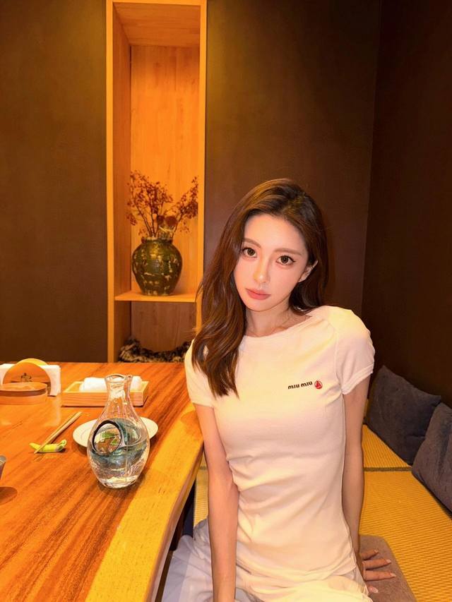 小帆船 上身就是那种气质大小姐 今年最美的款 就是它了！一见钟情 尺码：Sml S肩宽35 胸围74-84 衣长56 M肩宽36胸围78-88衣长57 L肩宽3