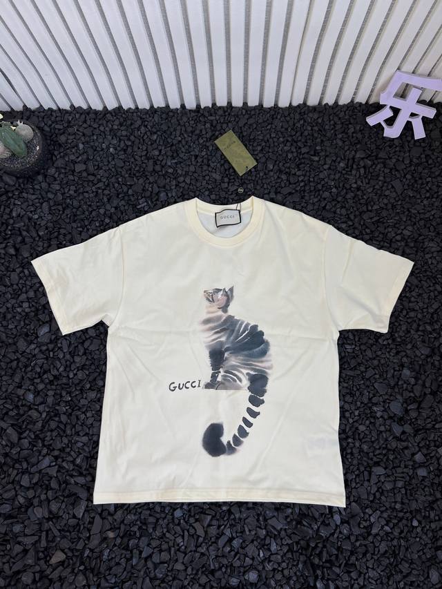 Gucci 古驰 纯色卡通猫咪Logo印花圆领套头宽松休闲短袖T恤 - 原版面料 高版本 高品质 网红明星同款 原版定制面料 胸前Logo标识 定制定染 手感非
