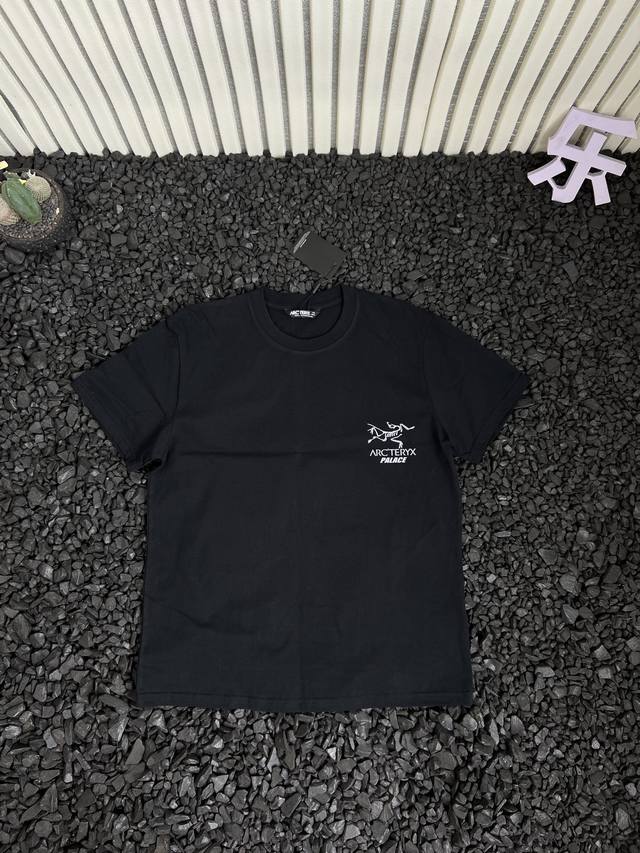 Arc'teryx 始祖鸟 联名Palace 夏季情侣款经典三角涂鸦印花短袖T恤 - 热度款Tee！潮男潮女必备单品！可随意穿搭！对色对位直喷工艺！图案呈现出来