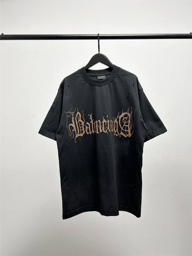 高版本，质量很好！巴黎世家 Balenciaga男女同款闪电纹字母短袖T恤！此款尺码偏大，最小Xs穿到 斤左右！最大穿到200多斤！ 巴黎世家Balenciag