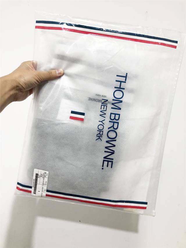 高版本！质量很好！最大穿到200斤！Thom Browne汤姆 布朗 短裤！Tb男士色织休闲短裤 现货 原汁原味 T经典长青款四道杠色织短裤，你能看见的最高品质