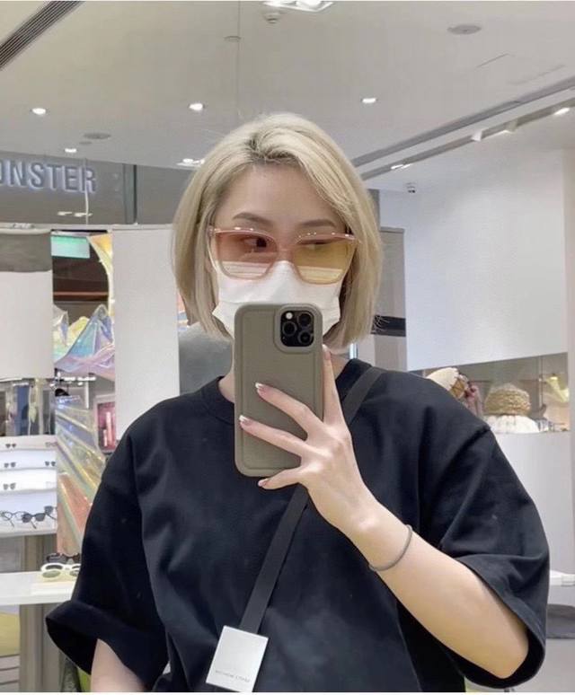 上新 ！透明粉 配全套包装 2025新款Gm Gentle Monster Palette 为Gentle Monster Collection太阳镜。镜框采用