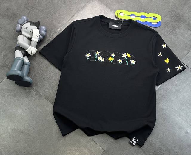 潮牌 Goodbrand花朵刺绣点缀情侣款短袖T恤！ ：240G双纱潮牌专用棉，纹理清晰，质感满满，同缸定染1×1无色差精密纯棉螺纹，层搭叠穿，自留好货，强烈推