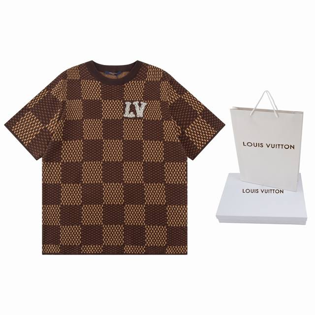 顶级版本.官网品质 Louis Vuitton*路易威登 Lv 菲董联名棋盘格纹水钻毛织短袖 采用原板独家定制40支双股赛络纺纱 质感非常柔软舒服 运用进口32