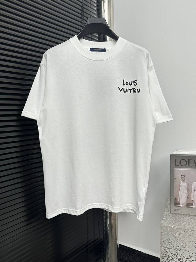 Louis Vuitton L路易威登乐器短袖T恤 面料：240克双纱高密度纯棉面料 - 工艺: 整件衣服采用精密压花工艺 - 男女同款均可驾驭 - 尺码： M