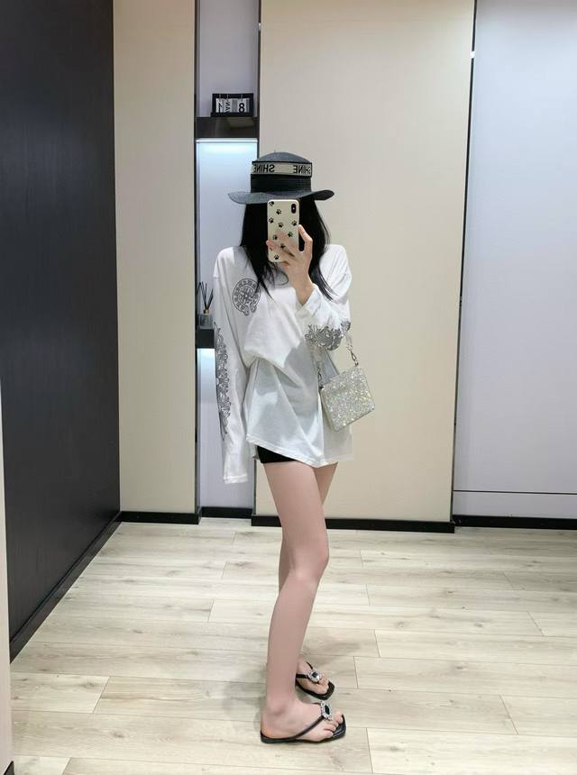 Chrome Hearts 克罗心Ch十字架梵文马蹄烫钻圆领长袖防晒T恤 款号：2567 6542 颜色：黑色 白色 尺码：Sml S码80-95斤 M码95-