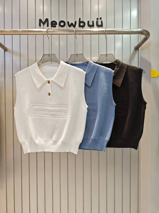 Alexanderwang 大王Aw浮雕立体字母翻领针织背心 款号：25670106521 颜色：白色 蓝色 灰色 尺码：均码 80- 斤