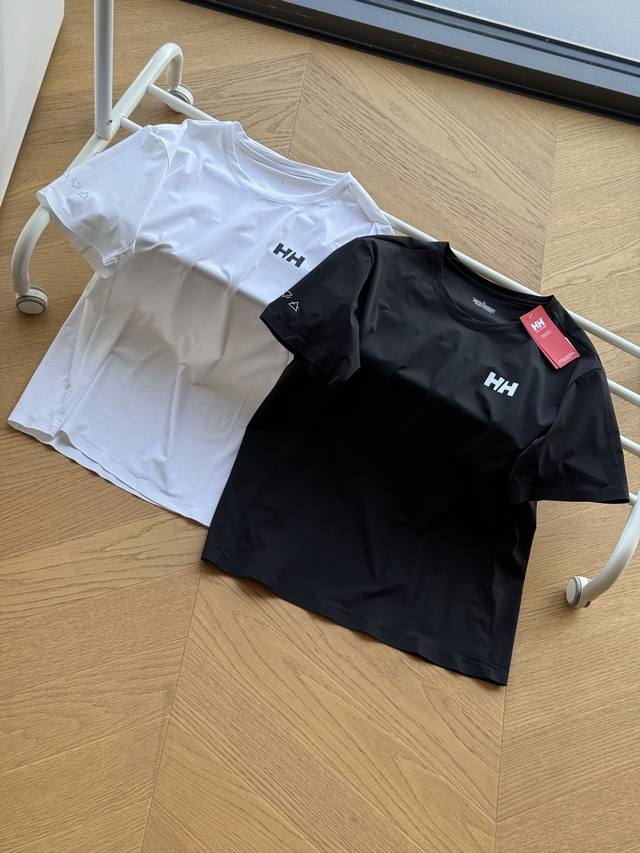 供 Hellyhansen海丽汉森 冰感压胶网布拼接 速干短袖Tee 黑色 白色 M~3Xl 科技感速干冰感面料，上身两侧激光打扣设计，超级凉快排汗，网布拼接，