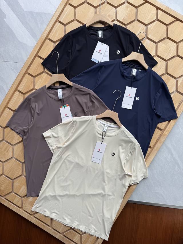 Lululemon露露休闲运动速干无痕短袖T恤 速干材质，男士日常通勤搭配，绝对的黑科技产品，休闲商务运动优选，无缝压胶速干Polo衫、切割工艺，立体剪裁，版型