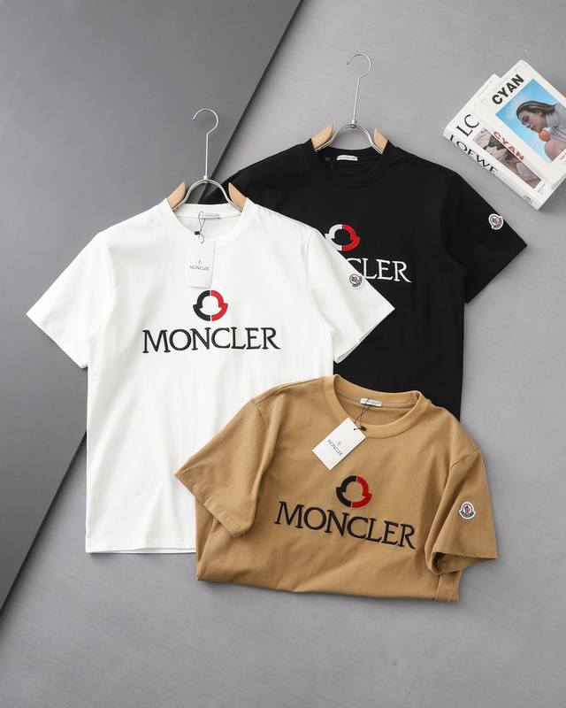 高品质 Moncler 蒙口标志性字母刺绣新款T桖！ 25Ss夏季新品，官网旗舰店同步开售，M家Loog拼色刺绣，袖口手臂章仔刺绣小标，非二次开发，原版成型，采