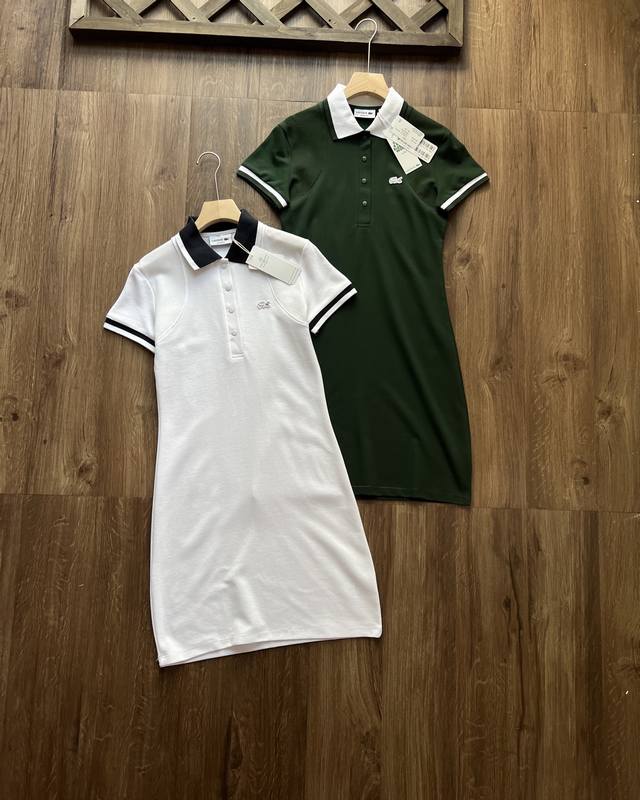 发 Lacoste法国鳄鱼女士夏季休闲罗纹棉短袖Polo连衣裙 Ef7284 结合了品牌经典的Polo元素与休闲连衣裙设计，非常适合追求精致舒适感的夏季穿搭。