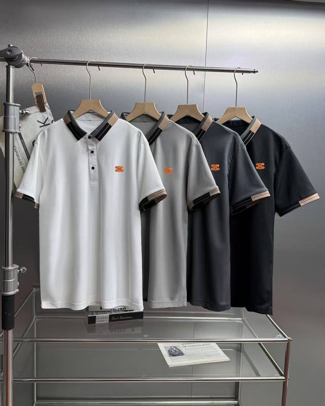 赛琳 Celine 相色条纹情侣款Polo衫 经典火爆款来袭 经久不衰的时尚，因你而生。 使用专为叠搭而设计的单品，经典，野出天性。 这款Polo衫, 采用优质