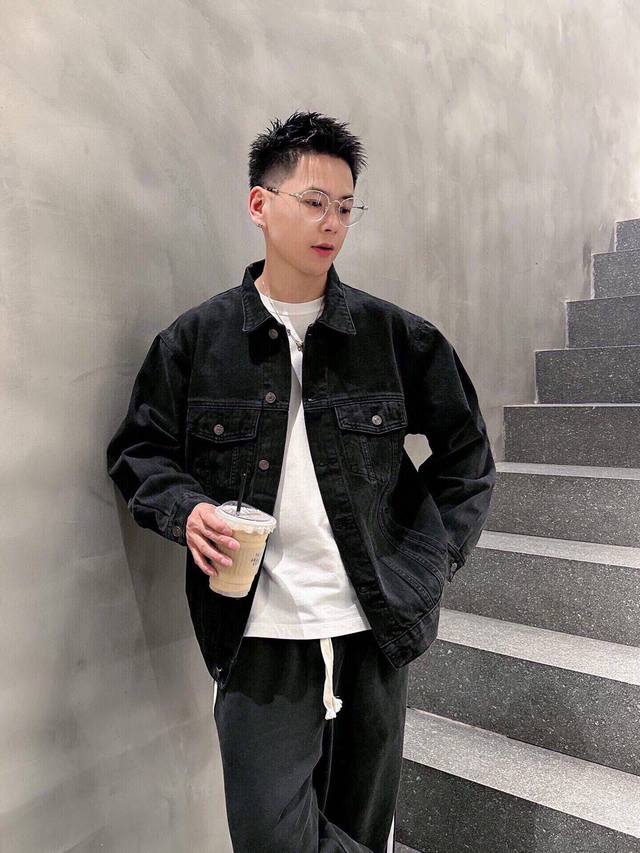 夜光款 Bearltongs 高定款 双B涂鸦夜光复古水洗牛仔外套夹克 贾斯丁比伯同款 后背的双B字母涂鸦白天看街头艺术气息浓郁，到了晚上的夜光Cool到了燃点