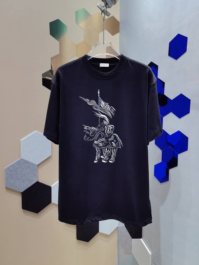 Bur巴宝莉 高品质 2025Bbr春夏新款 潮牌新品经典印花大Logo圆领短袖T恤 最新砖柜同步 Os落肩版型 280克重全棉 时尚又个性 超级百搭好看的一款