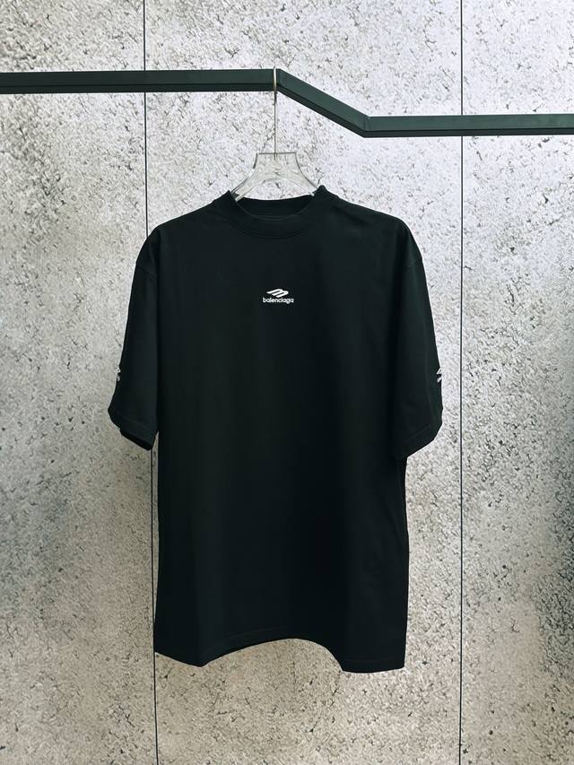 Balenciaga 巴黎世家 24Ss 滑雪系列3M标刺绣短袖T恤 面料采用巴黎Zp定织定染全棉双纱 克重260克 布面干净 布纹清晰，柔软舒适 螺纹釆用定染