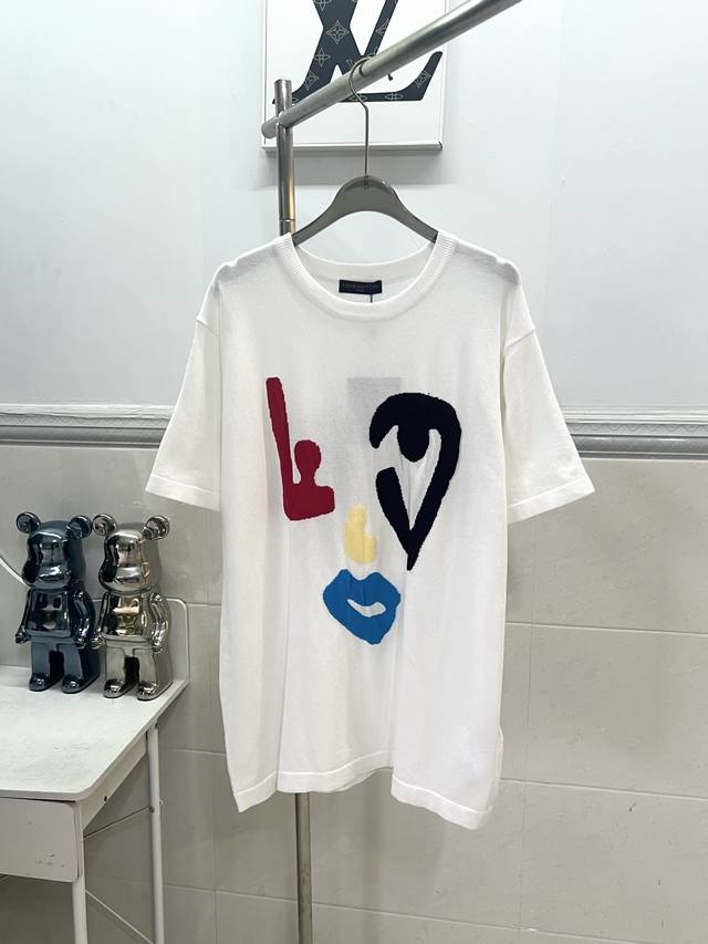 款号R066 Louis Vuitton 路易威登笑脸提花针织短袖T恤 轻奢主义 男女日常通勤穿搭必备单品 正确版本 欢迎对比 采用30%羊毛含量纱线 嵌花织纹