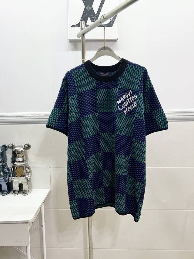 款号R062 Louis Vuitton 路易威登棋盘格丝针织短袖 轻奢主义 男女日常通勤穿搭必备单品正确版本欢迎对比详细特征 高粘棉材质毛织，高支棉加入，干爽