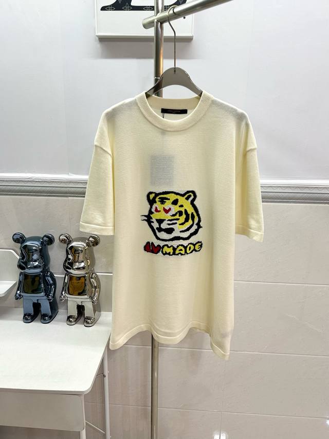 款号R021 Louis Vuitton路易威登可爱老虎头图案设计针织短袖T恤 面料采用14S细针织片定制处理 衣身胸前以趣味形式呈现而成的品牌潮流Logo 宽