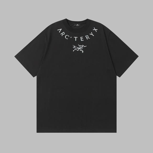 始祖鸟 Arc'teryx 短袖T恤 - Size：S、M、L、Xl - 颜色：黑色、米色、白色 采用亲肤透气的优质面料，穿着柔软舒适，适合多种场景。领口同缸定
