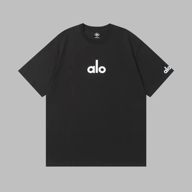 品牌 Alo：简约时尚短袖T恤 - Size：S、M、L、Xl - 颜色：黑色、米色、粉色、白色 精选舒适面料，亲肤透气，带来自在穿着体验。胸前标志性“Alo”