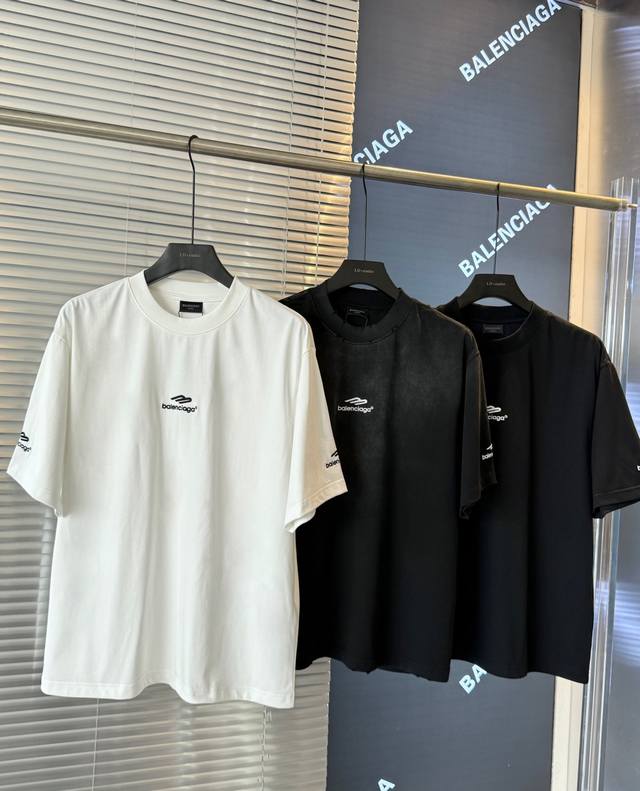 炒色 巴黎世家2025Ss M小标Logo字母刺绣重工洗水短袖T恤洗水做旧破洞圆领短袖 - : - 颜色：黑色 白色 洗水灰 本市场No.1的质量 真正天花板品