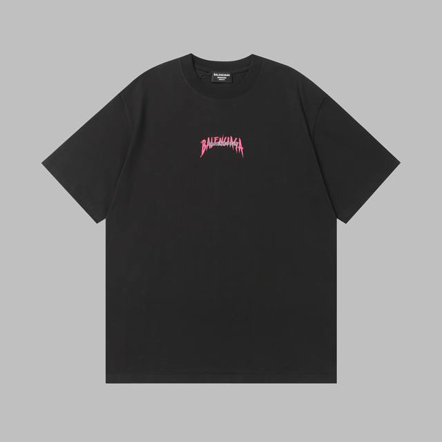 巴黎世家 Balenciaga 个性印花短袖T恤 - Size：S、M、L、Xl - 颜色：黑色、米色、白色 - 面料：300克优质面料 采用300克亲肤透气面