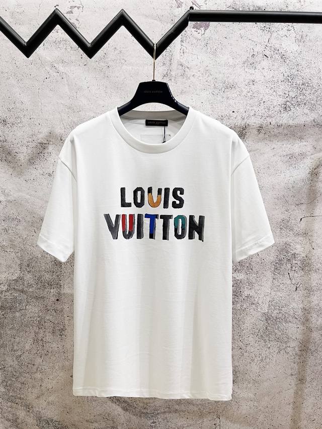 Louis Vuitton*路易威登 Lv涂鸦手绘字母印花短袖T恤 定制280克32支全棉双纱紧密爽滑面料 布面干净 布纹清晰 手感非常细腻扎实 更加力挺 舒适