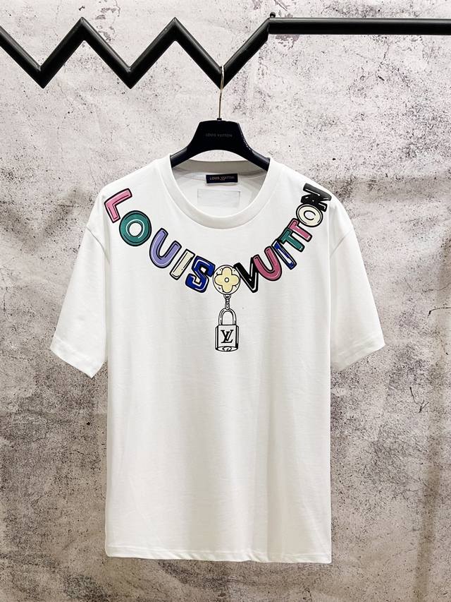 Louis Vuitton*路易威登 Lv字母Logo锁链印花短袖T恤 定制280克32支全棉双纱紧密爽滑面料 布面干净 布纹清晰 手感非常细腻扎实 更加力挺