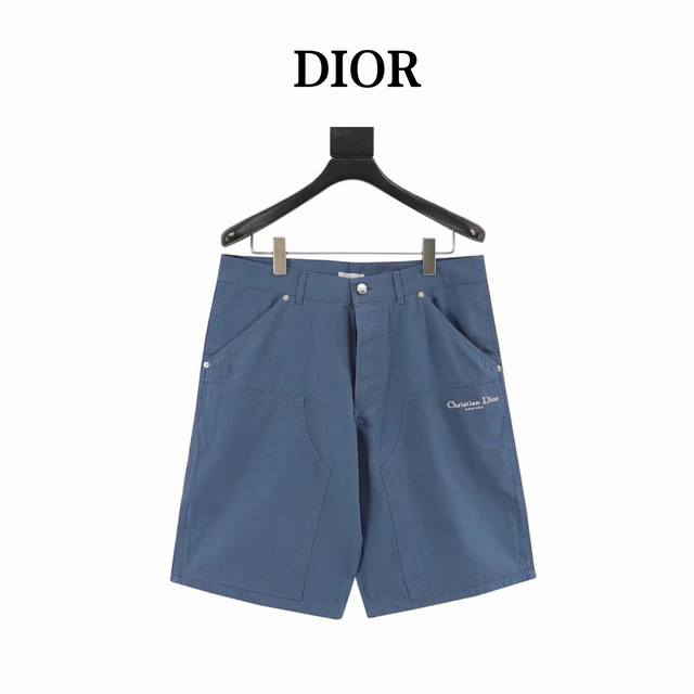 Dior 迪奥 小字母刺绣工装短裤 夏季最新款的格工装短裤 原版购入开发 面料采用的是60支平纹布 独家配色和面料都需定制定染 腰头有独有的锁扣 五金Logo都