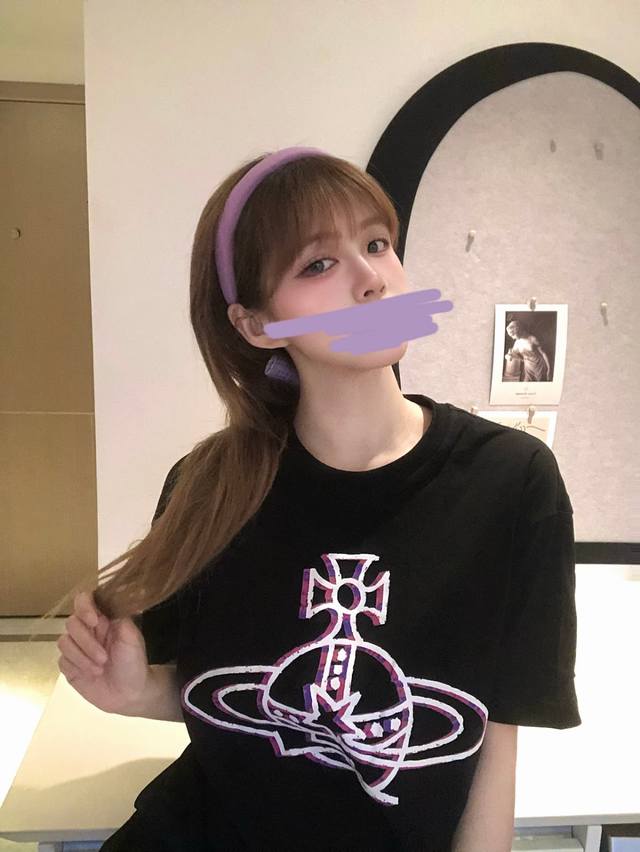 Vivi65# 独家款 Vivienne West Wood 西太后 薇薇安 土星字母涂鸦霓虹星星短袖 年顶流爆款 无需多言 直接开细节 5210元Yb开模 正