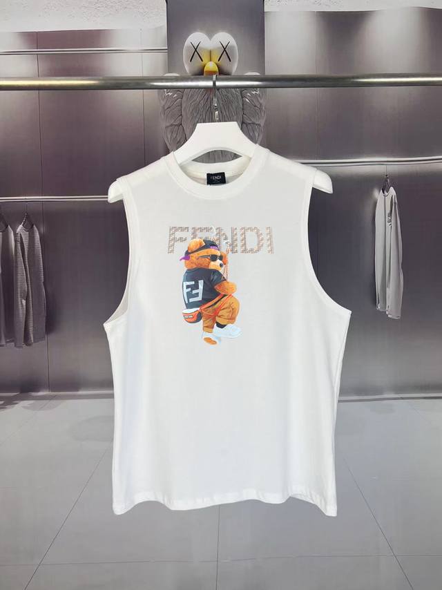 Fendi*芬迪 2025夏季F家 卡通小熊图案Ff字母Logo印花工艺 坎肩汗背心 运动健身 简约风 走秀款 圆领无袖T恤衫 宽松版型 男女同款 上身效果很赞