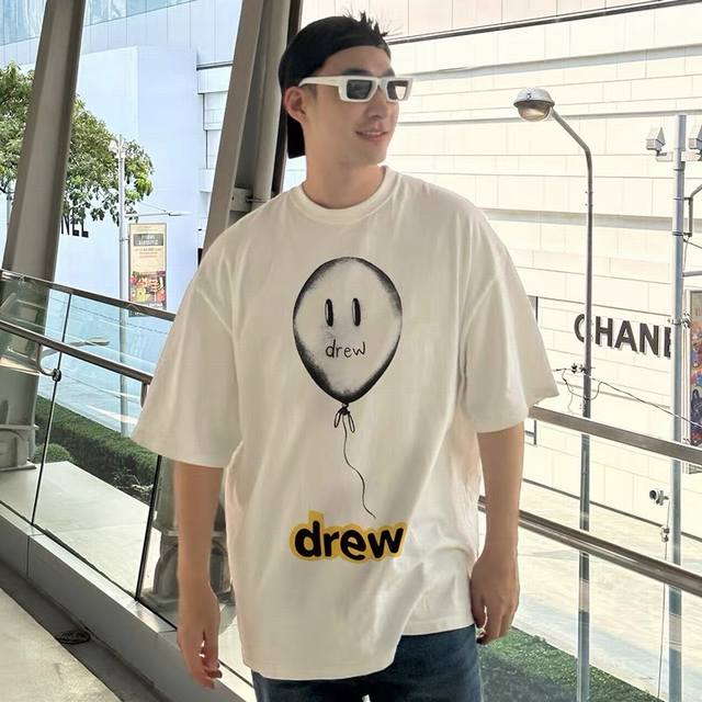 新品牌上新 Dw-23# Drew House笑脸铅笔手绘素描气球字母Logo印花男女同款短袖T恤 面料采用32支高克重280克双纱精梳棉面料 上身硬挺有型 成