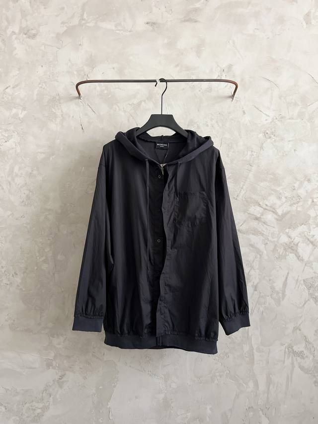 Balenciaga新款巴黎世家衬衫外套拼接设计风格非常好看百搭磨破工艺刺绣字母高品质工艺对色对版原版专柜同步发售夏季防晒服外套轻薄很凉爽 夏季穿也舒适 巴黎世
