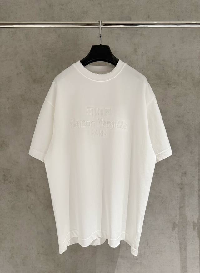 严控品质 马吉拉新款Maison Margiela Mm⑥重磅320克双纱面料 前幅采用高密立体绣和宝石秀，后幅采用贴布绣 整衣洗水两遍 四边磨破挑破 重磅面料